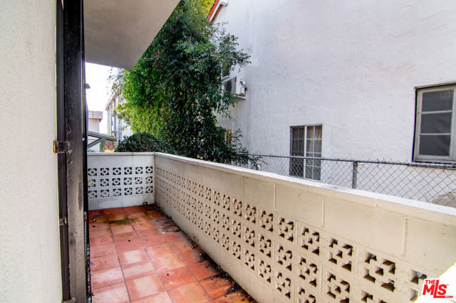 1937 S Bedford Street, Los Angeles CA: https://media.crmls.org/mediaz/7d14fb41-3dd0-48b3-983c-13e3c337f777.jpg