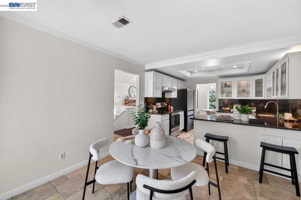 https://media.crmls.org/mediaz/7d153465-1ea8-4fc6-9210-6fd45704005b.jpg?preset=X-Large