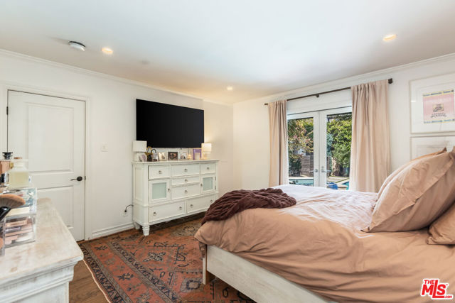 724 N Spaulding Avenue, Los Angeles CA: https://media.crmls.org/mediaz/7d156006-d6e2-46d2-b695-1f71fdf54aee.jpg