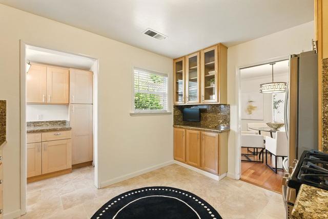 511 Marine View Avenue, Belmont CA: https://media.crmls.org/mediaz/7d157cbc-f951-487d-a0b1-351ce76514c2.jpg