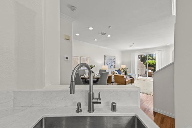Detail Gallery Image 10 of 38 For 6084 Citracado Cir, Carlsbad,  CA 92009 - 3 Beds | 2/1 Baths