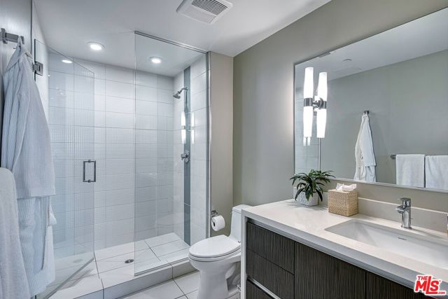 Drew Fenton | 441 S Barrington Avenue Los Angeles CA | MLS: 7091568