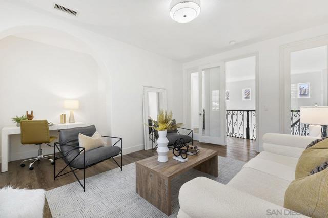 11649 Thistle Hill Pl, San Diego CA: https://media.crmls.org/mediaz/7d16820a-4f4a-464c-bb5e-5725d98a855c.jpg