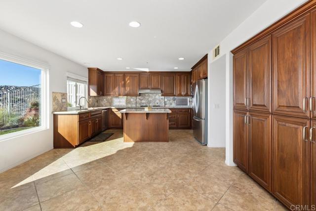 Detail Gallery Image 7 of 35 For 10067 Challenger Cir, Spring Valley,  CA 91978 - 3 Beds | 2/1 Baths