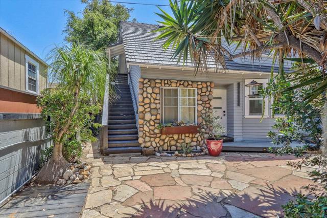 1035 Edgemont Place, San Diego CA: https://media.crmls.org/mediaz/7d173a5c-a6f9-4fca-9056-faecc764e422.jpg