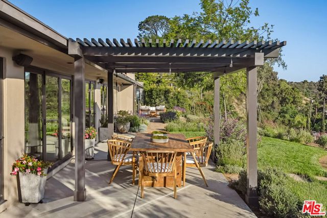 7840 Torreyson Drive, Los Angeles CA: https://media.crmls.org/mediaz/7d1870ed-e626-41c2-a466-e41453b596e1.jpg