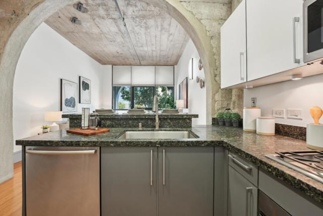1 S Park Street, San Francisco CA: https://media.crmls.org/mediaz/7d18aa64-3074-4167-92ba-d4b1abd63191.jpg