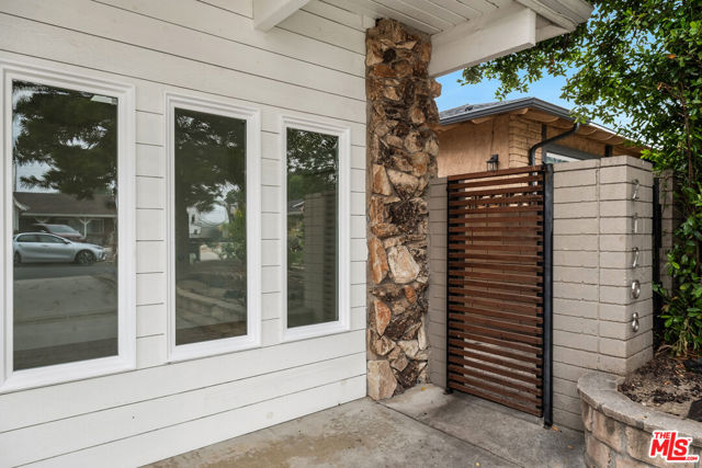 21206 Merridy Street, Chatsworth CA: https://media.crmls.org/mediaz/7d18fbdb-3837-4127-80b3-6fee41c60fa5.jpg