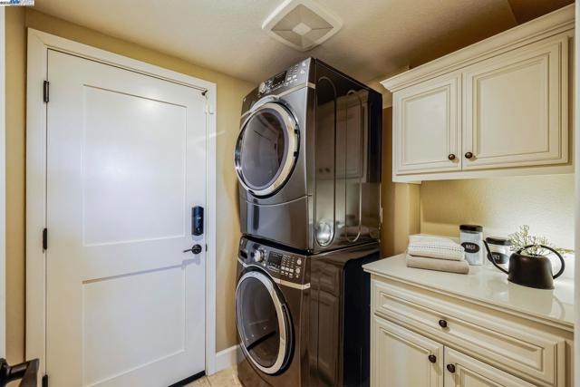 389 Basswood Cmn, Livermore CA: https://media.crmls.org/mediaz/7d1909d4-dda7-413d-a26c-88474ca39334.jpg