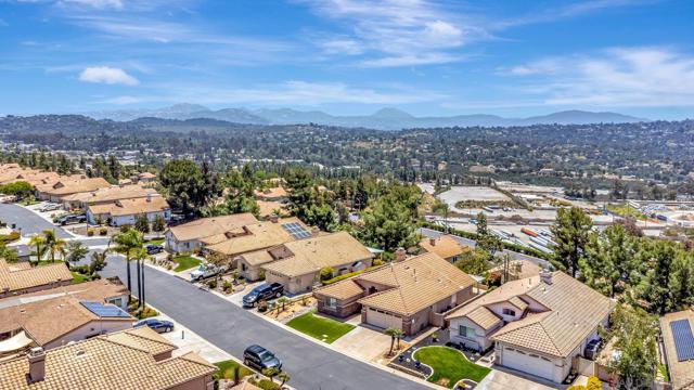 2361 Columbine Dr, Alpine CA: https://media.crmls.org/mediaz/7d191ef4-5dcb-43f7-958e-8877f0f2aaf9.jpg