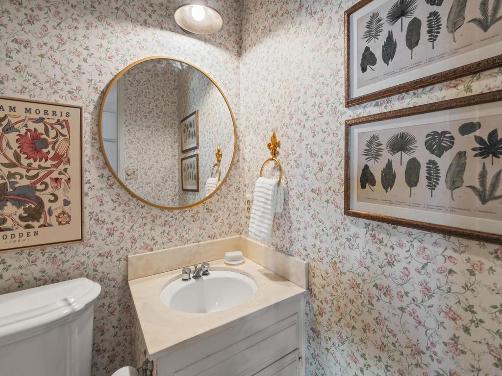 https://media.crmls.org/mediaz/7d1a1e2f-8e25-4125-9c80-c27c7b751f0f.jpg?preset=X-Large
