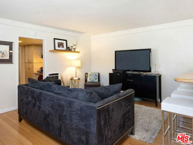 404 San Vicente Boulevard, 28 photo 3