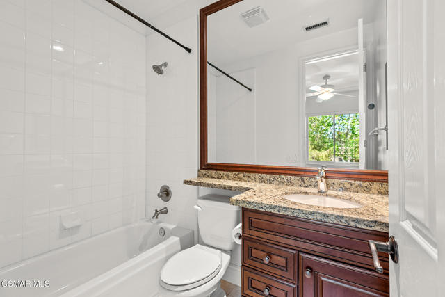 213 Heath Meadow Court, Simi Valley CA: https://media.crmls.org/mediaz/7d1a6e03-1543-4193-a109-6928b03b286a.jpg