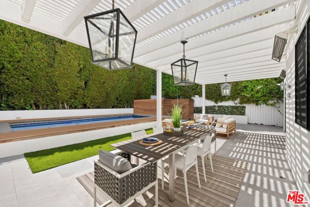 2543 Patricia Avenue, Los Angeles CA: https://media.crmls.org/mediaz/7d1b3bf3-b0b6-4dbb-8436-ea7f86a9018a.jpg