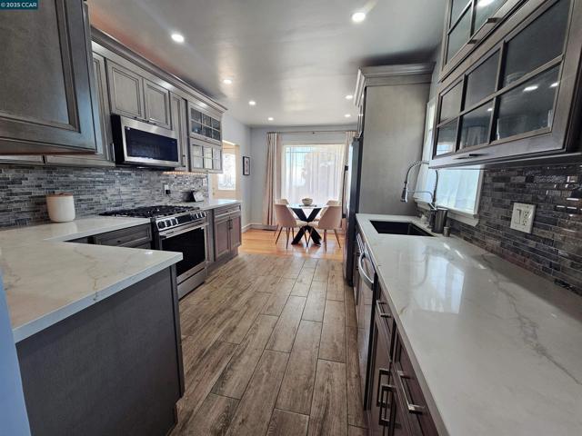 1034 Navellier St, El Cerrito CA: https://media.crmls.org/mediaz/7d1b5072-e628-4a4c-adba-10fedd4cd95e.jpg