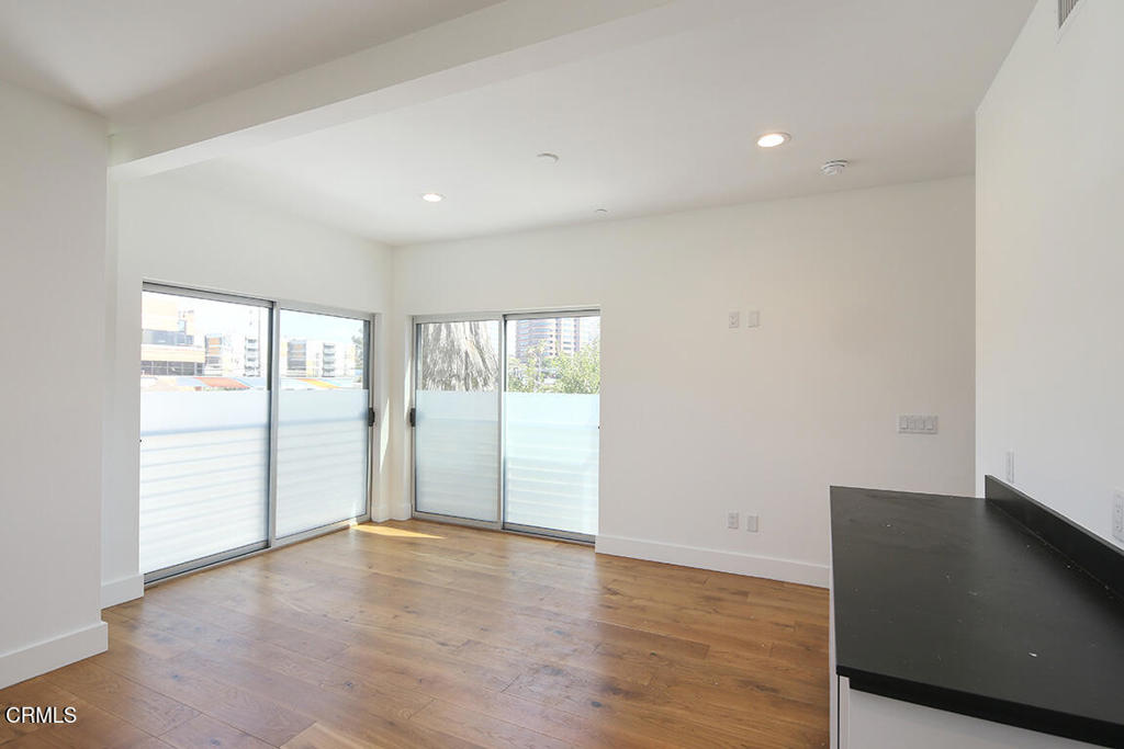 215 N Hollywood WayBurbank img 15