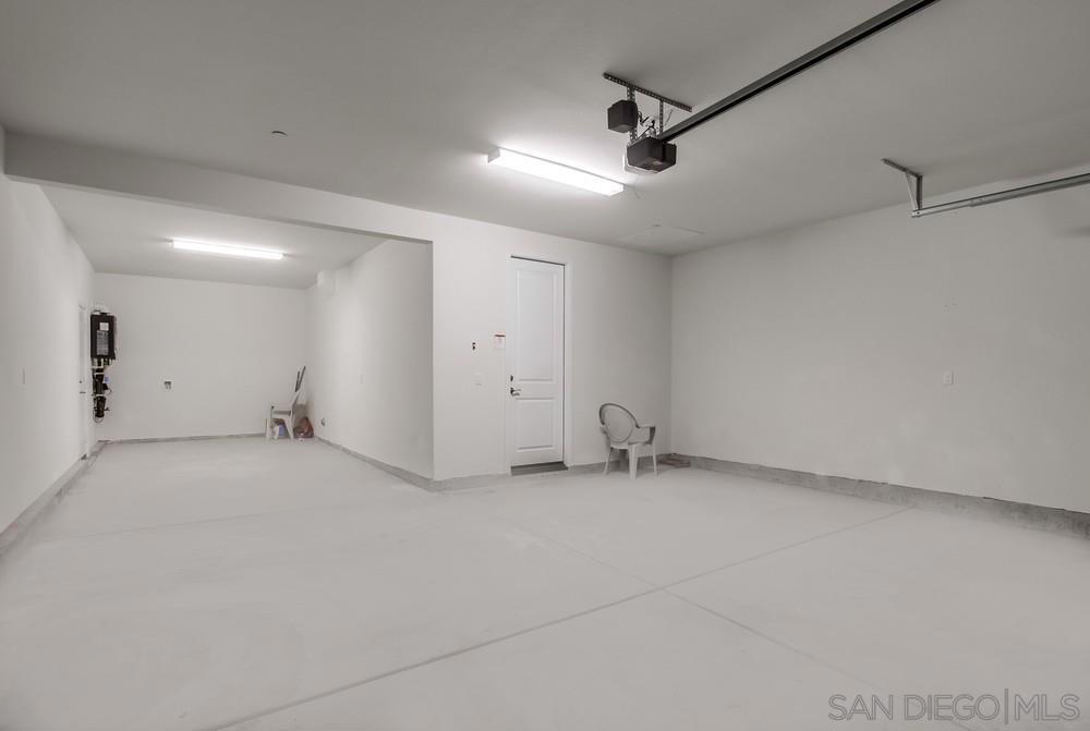 https://media.crmls.org/mediaz/7d1cb038-4202-4ef0-bac3-24dbc814e9fe.jpg?preset=X-Large