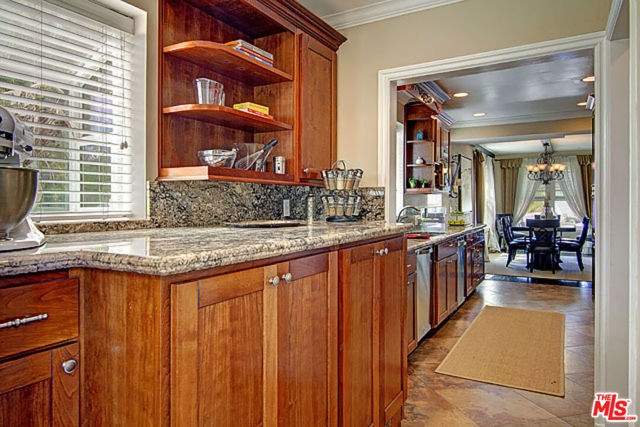 6322 W 78TH Place, Westchester CA: https://media.crmls.org/mediaz/7d1d10eb-48b9-475b-b6b9-6d379ebe69ef.jpg