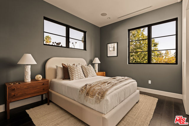 6607 Maryland Drive, Los Angeles CA: https://media.crmls.org/mediaz/7d1d3d60-2e0e-49bb-b95f-dec588d5434c.jpg