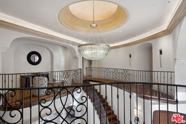 6882 Arizona Avenue, Los Angeles CA: https://media.crmls.org/mediaz/7d1d63e0-b218-40ed-8d85-801b4a32b5d4.jpg