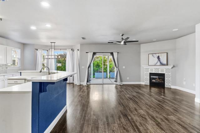 5512 Sagehen Ct, Loomis CA: https://media.crmls.org/mediaz/7d1d6401-5ed5-4688-b937-954d1764ba4d.jpg