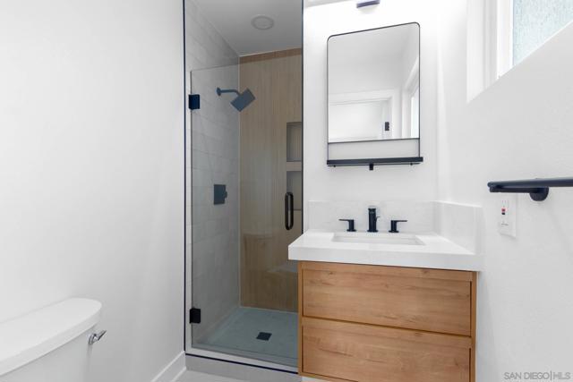 361 E Indian Rock Rd, Vista CA: https://media.crmls.org/mediaz/7d1dadea-0d2b-42a1-ba60-4dc4f72a1c90.jpg