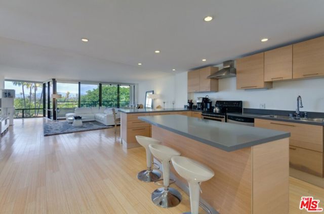 4337 Marina City Drive, Marina del Rey CA: https://media.crmls.org/mediaz/7d1e2e4e-6f95-4b20-91c1-006f7201ddfe.jpg