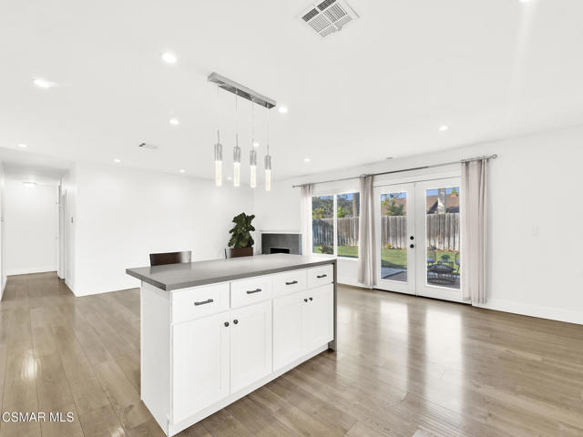 898 Oakmound Avenue, Newbury Park CA: https://media.crmls.org/mediaz/7d1e3a07-d384-47ef-a32e-b60b1d15723d.jpg