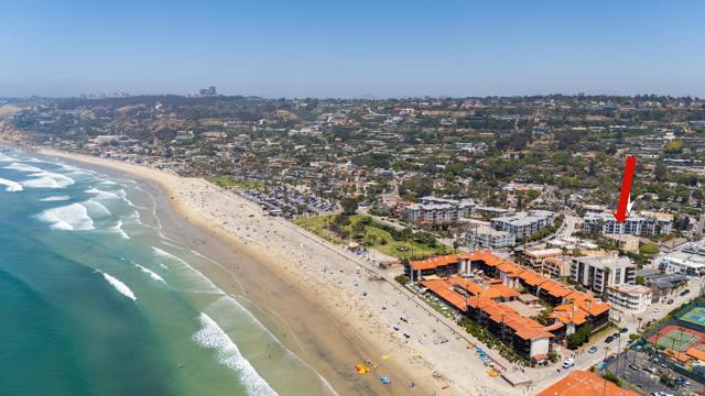 8110 El Paseo Grande, La Jolla CA: https://media.crmls.org/mediaz/7d1e7ab7-e90d-40db-9c6d-334a45d77dd6.jpg