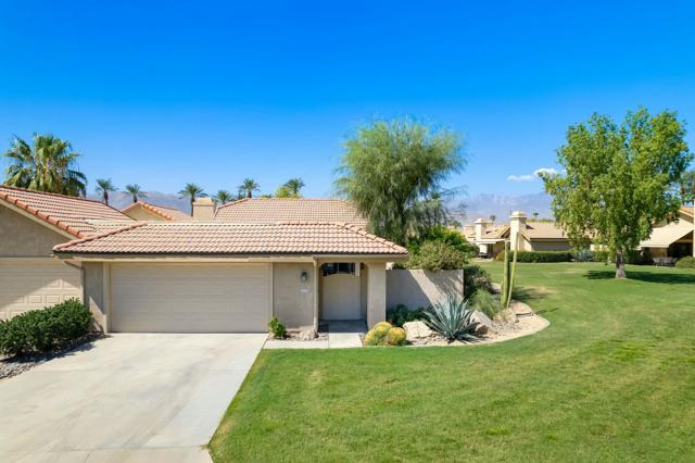 17 Margarita Road, Palm Desert CA: https://media.crmls.org/mediaz/7d1e87dc-2663-4473-b635-34fd1fa5689e.jpg
