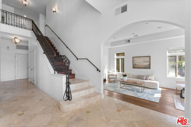 11840 Rowles Court, Los Angeles CA: https://media.crmls.org/mediaz/7d1ef8fa-09ea-4138-9a91-0516ebd1cbea.jpg