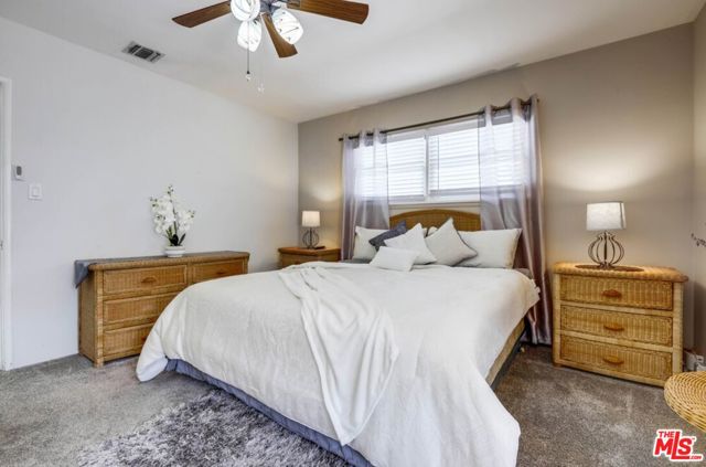 1060 E 45th Way, Long Beach CA: https://media.crmls.org/mediaz/7d1f6fc2-cfd0-41d0-abdf-2012cf0c3062.jpg