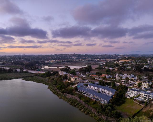 2399 Jefferson St, Carlsbad CA: https://media.crmls.org/mediaz/7d1f8fcc-5e70-4219-ad51-8207c76c8ecf.jpg