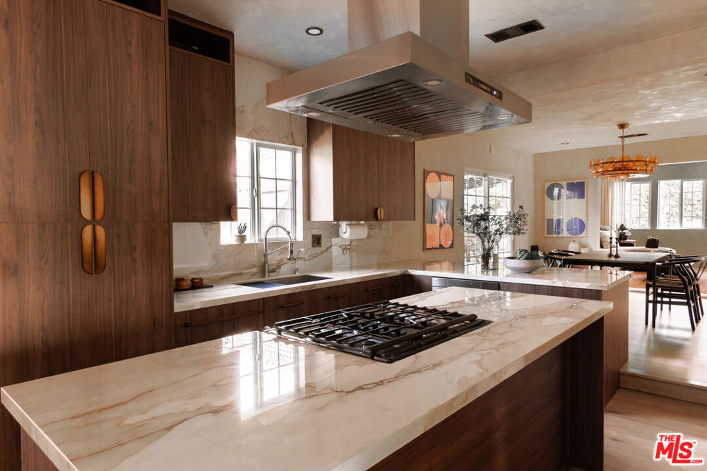 1216 N Virgil Avenue