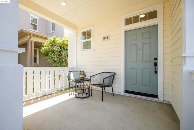 1165 Cottage Ln, Hercules CA: https://media.crmls.org/mediaz/7d200a3d-0c09-43d0-be86-9781df3aa59c.jpg