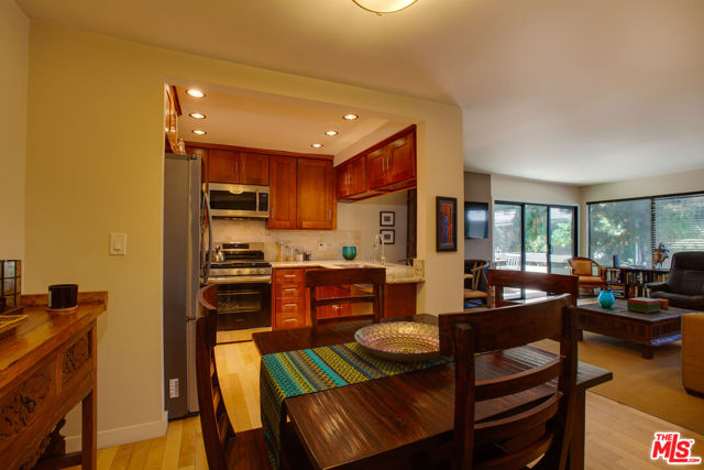 950 North Kings Road, 218 photo 7