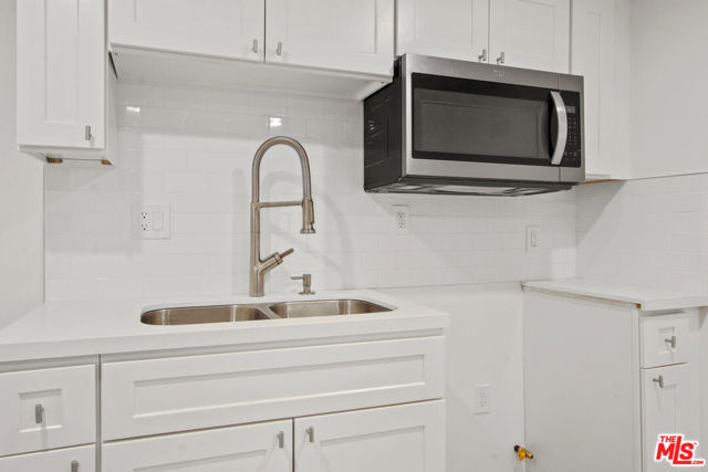 2370 Lime Avenue, Long Beach CA: https://media.crmls.org/mediaz/7d21a446-4005-4d22-81c1-4603691ba9a7.jpg