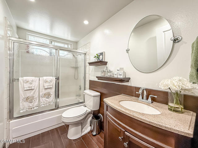 2439 N Lita Place, Simi Valley CA: https://media.crmls.org/mediaz/7d21c5e3-663f-46fa-8387-79f352434e1d.jpg