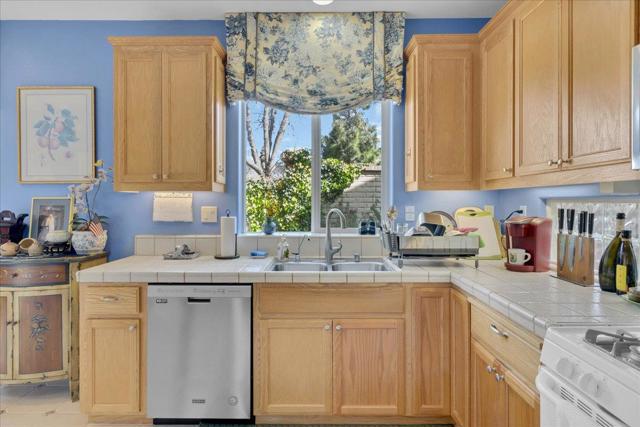 1898 Bradbury Street, Salinas CA: https://media.crmls.org/mediaz/7d22176b-1a66-410f-aff9-ca30d4fda813.jpg