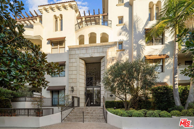 122 N Clark Drive, West Hollywood CA: https://media.crmls.org/mediaz/7d22d87a-8c7c-4191-afd0-ad2c0040e6b2.jpg