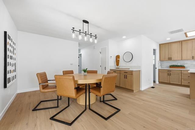 Detail Gallery Image 18 of 37 For 2298 Lindsay Dr, Carlsbad,  CA 92008 - 2 Beds | 2 Baths