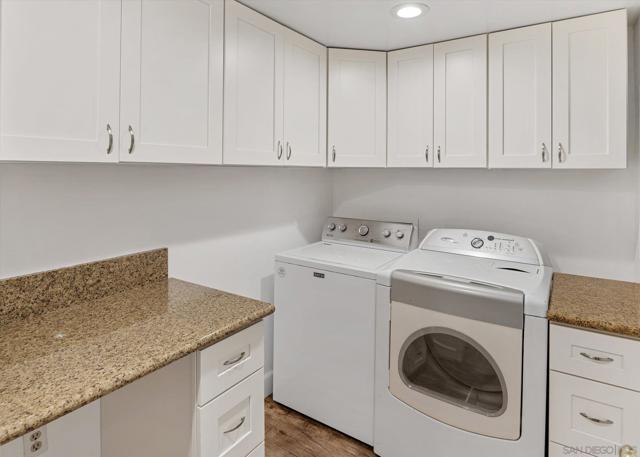 260 H Avenue, Coronado CA: https://media.crmls.org/mediaz/7d22e847-0c1f-4050-a97a-ca09b04a5acd.jpg