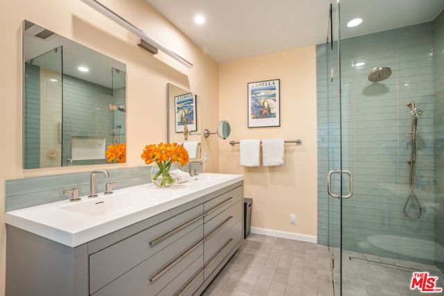 3276 Mandeville Canyon Road, Los Angeles CA: https://media.crmls.org/mediaz/7d22eecc-34ed-4978-b808-1b595f11598b.jpg