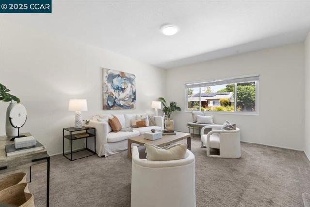 1578 Dianda Dr, Concord CA: https://media.crmls.org/mediaz/7d233b5f-4f6c-4a9e-803b-12803deb5f20.jpg