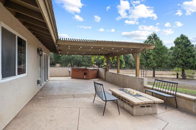 18435 Deerhorn Valley Road, Jamul CA: https://media.crmls.org/mediaz/7d233bf0-8599-4b5d-928c-73f185d8986a.jpg