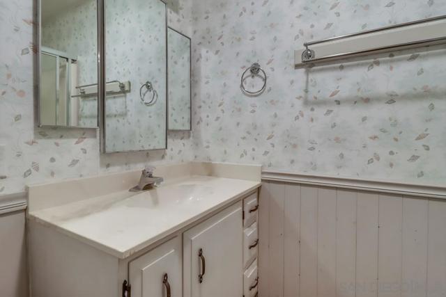 18218 Paradise Mountain Road, Valley Center CA: https://media.crmls.org/mediaz/7d23b647-bfac-401b-99d4-adbb2a9b2e8d.jpg