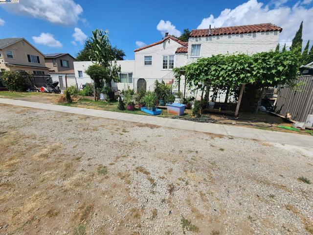 9499 E St, Oakland, California 94603, ,Multi-Family,For Sale,E St,41075656