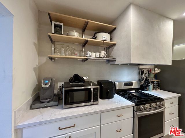 641 N Vista Street, Los Angeles CA: https://media.crmls.org/mediaz/7d23d714-4efc-49fd-9df3-1317189cbbc0.jpg