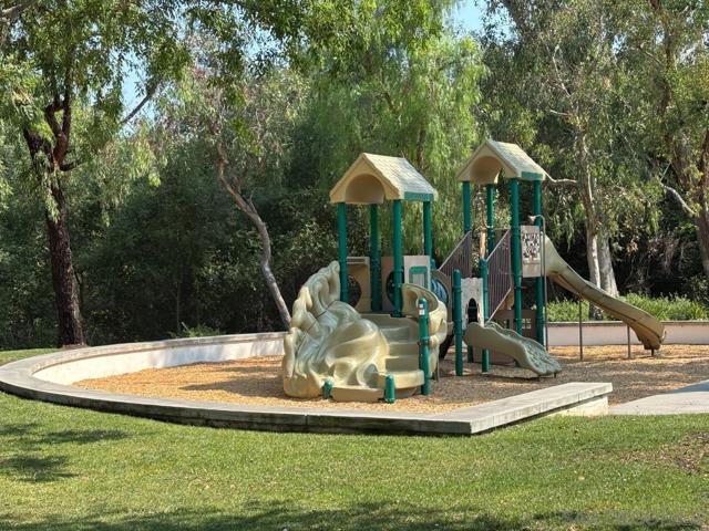 2476 Fallbrook Pl, Escondido CA: https://media.crmls.org/mediaz/7d23e3c5-66e5-4844-bffa-d664cd4d993f.jpg