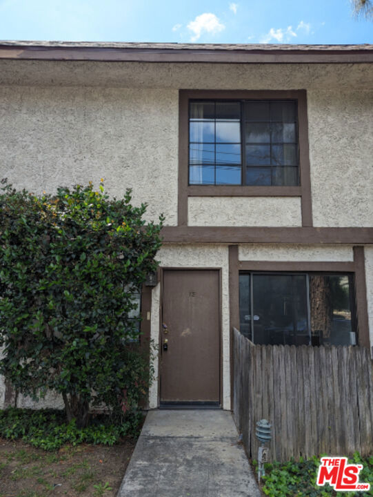 18560 Vanowen Street, Reseda, California 91335, 2 Bedrooms Bedrooms, ,3 BathroomsBathrooms,Condominium,For Sale,Vanowen,24384609